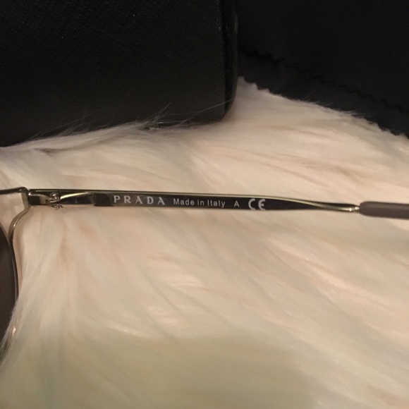 NEVER BEFORE WORN AUTHENTIC PRADA SHADES - Picture 7 of 7